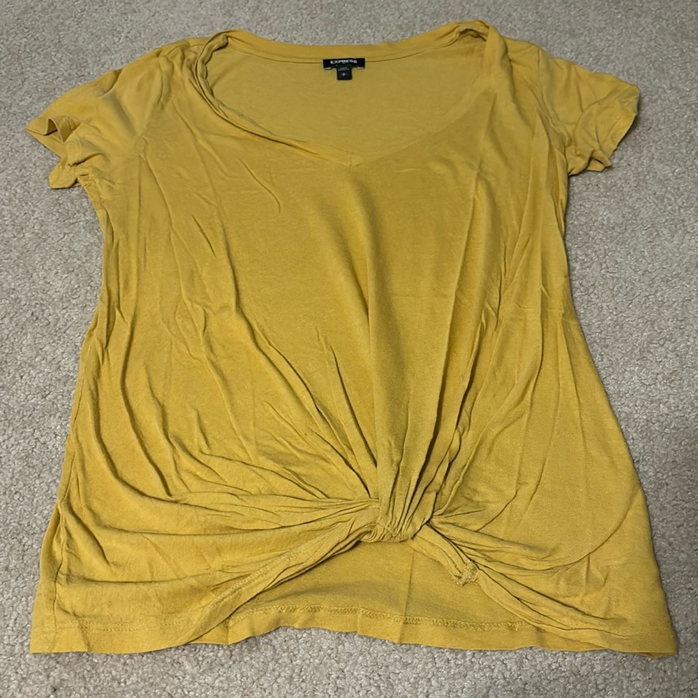 Express Short Sleeve Top, Cute Knot Style at Bottom, Great Condition! Size Small